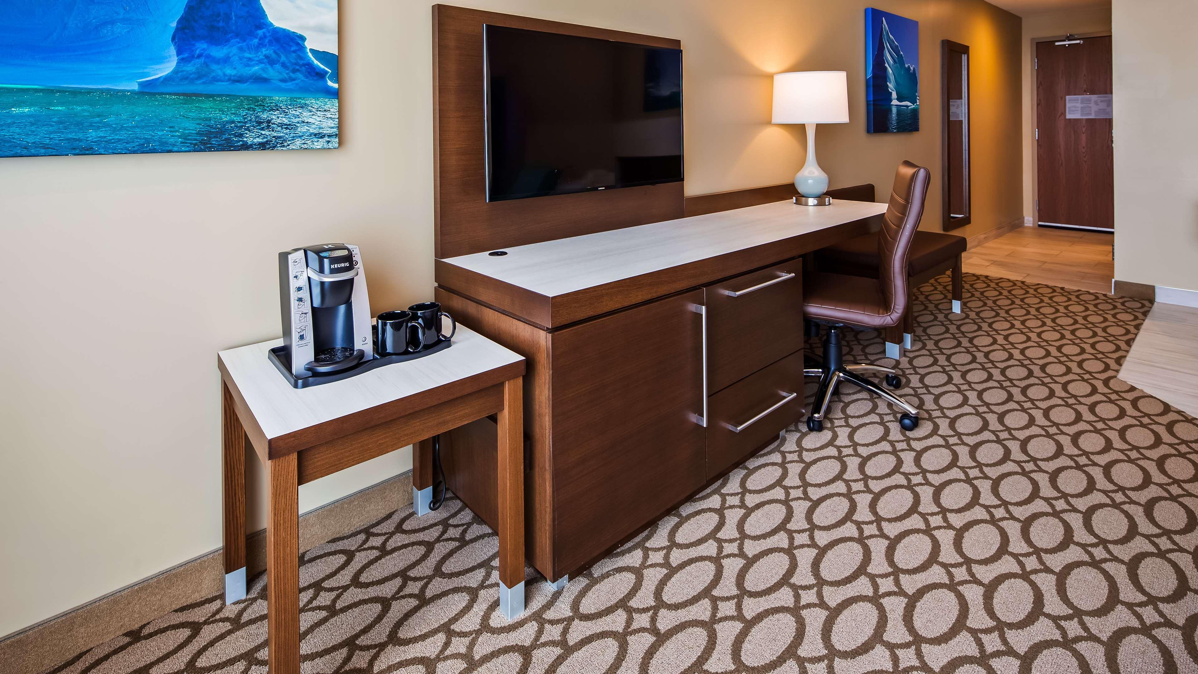 Best Western Plus St. John'S Airport Hotel And Suites Eksteriør billede