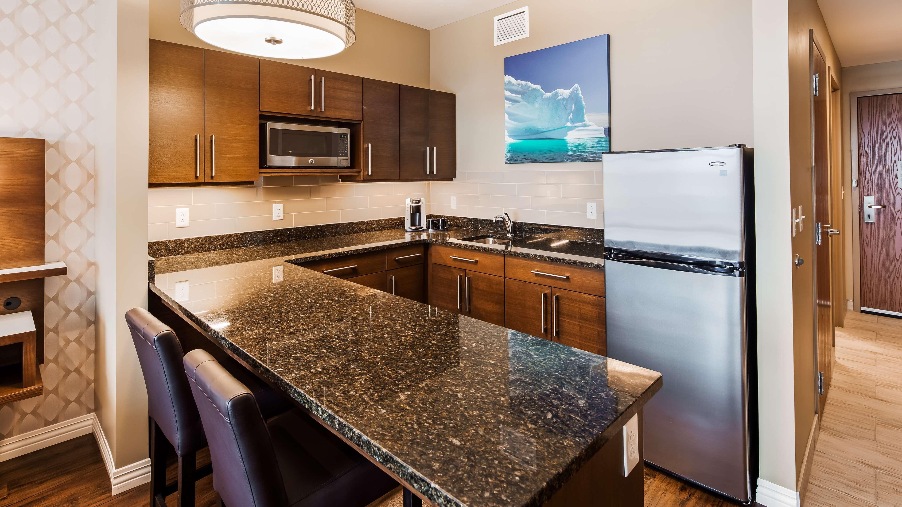 Best Western Plus St. John'S Airport Hotel And Suites Eksteriør billede