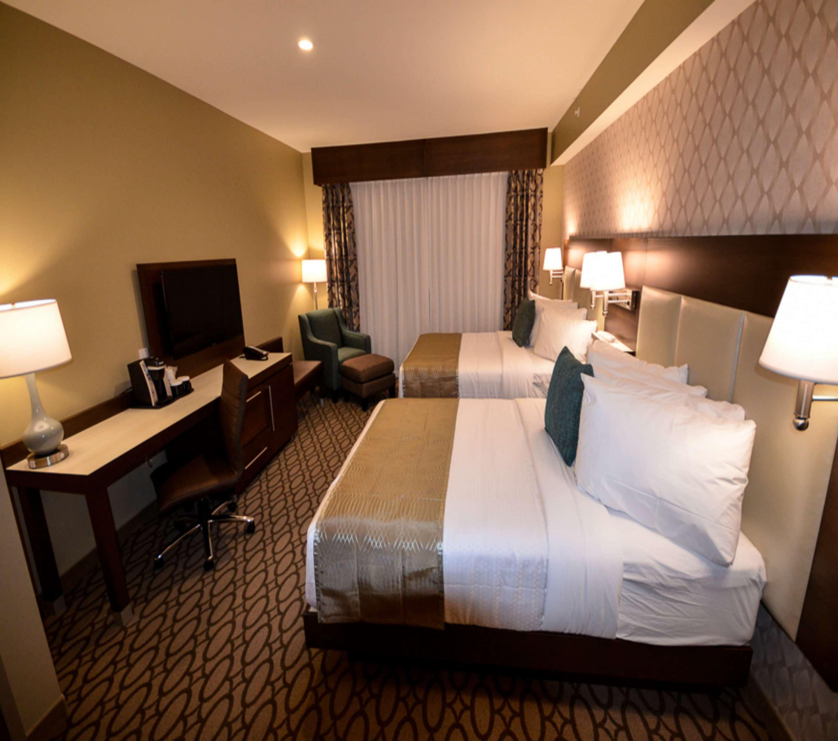 Best Western Plus St. John'S Airport Hotel And Suites Eksteriør billede