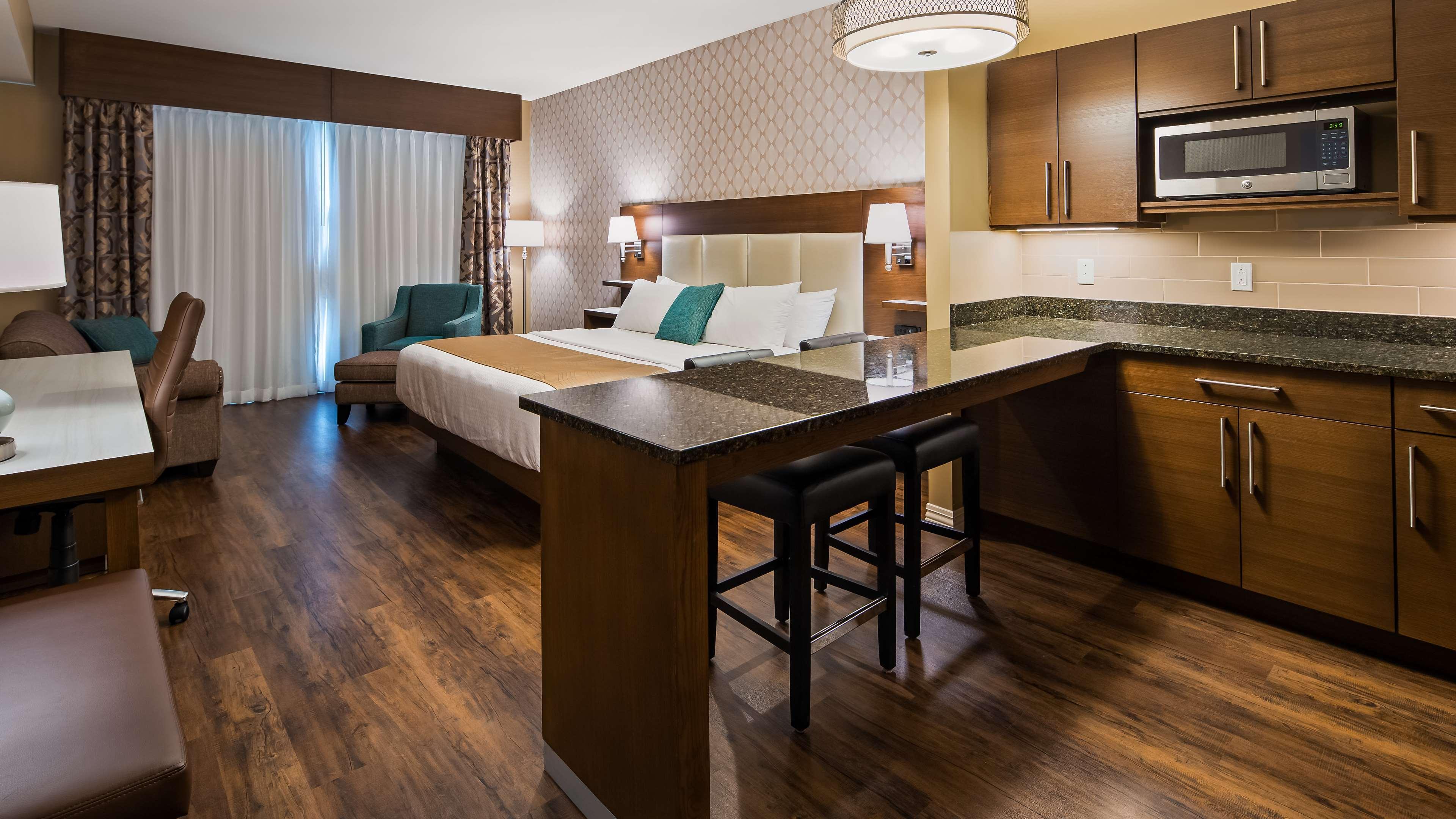 Best Western Plus St. John'S Airport Hotel And Suites Eksteriør billede