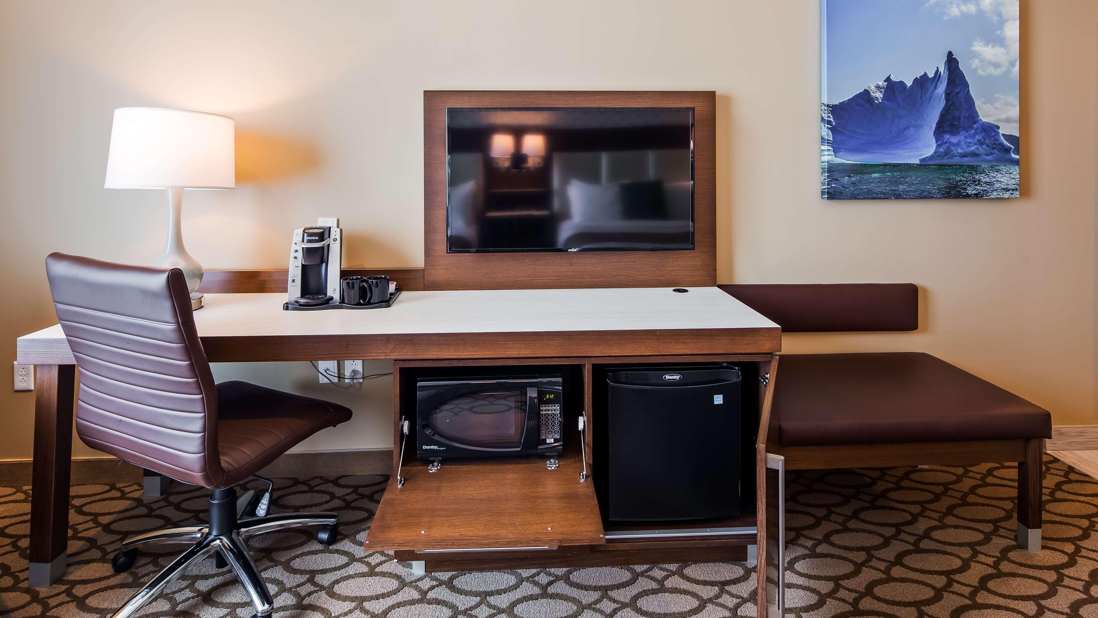 Best Western Plus St. John'S Airport Hotel And Suites Eksteriør billede