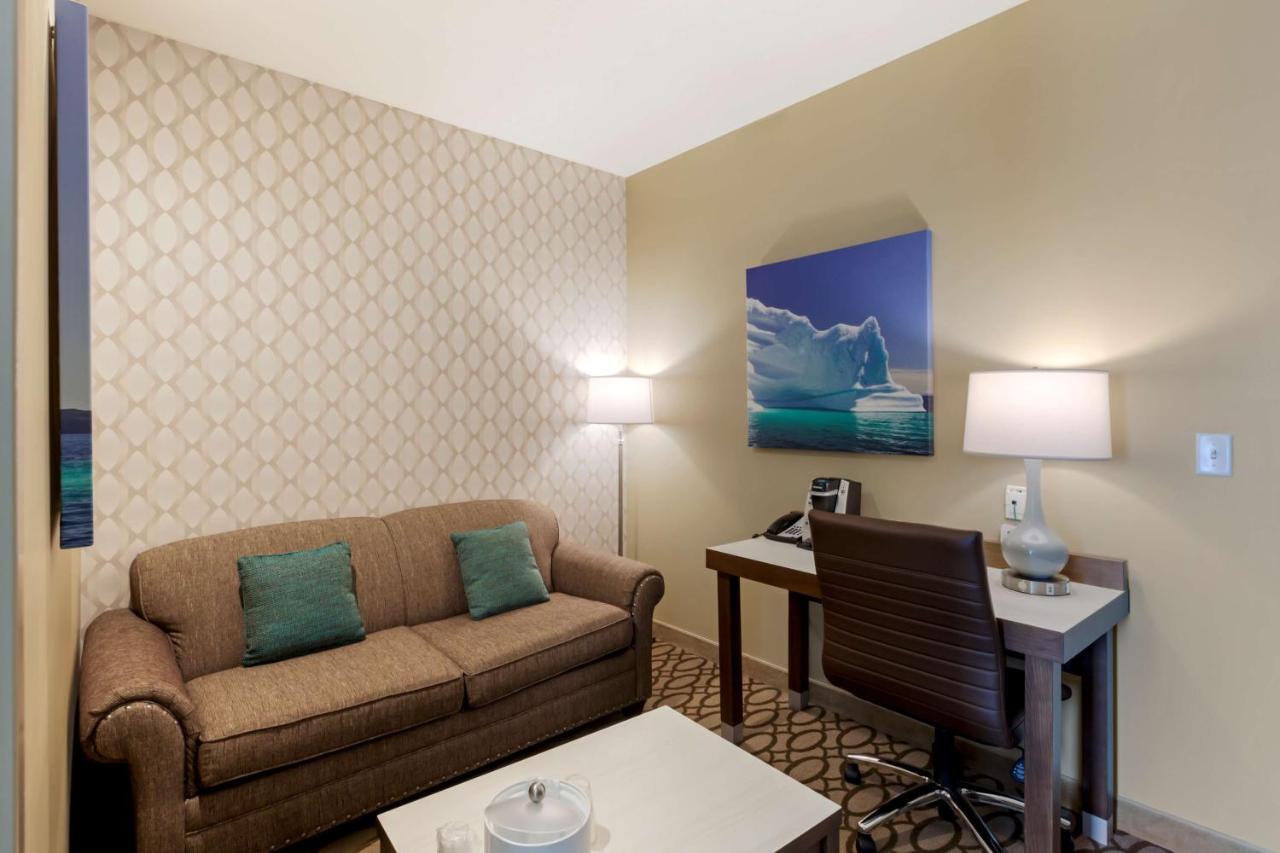 Best Western Plus St. John'S Airport Hotel And Suites Eksteriør billede