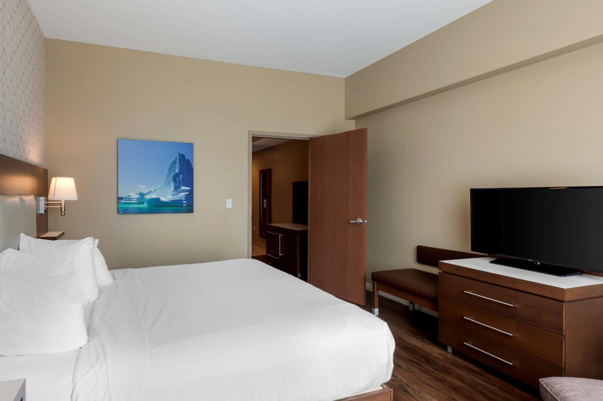 Best Western Plus St. John'S Airport Hotel And Suites Eksteriør billede