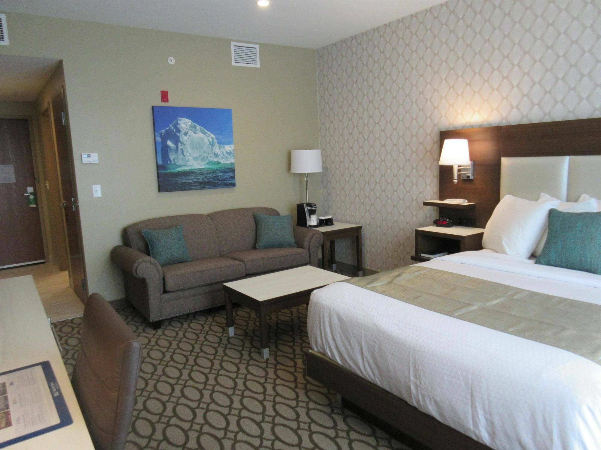 Best Western Plus St. John'S Airport Hotel And Suites Eksteriør billede